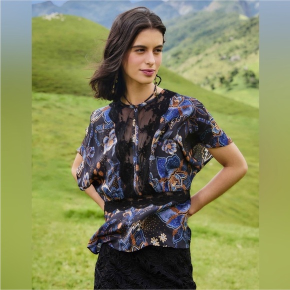 FARM Rio Tops - Farm Rio: Black Snakes Bouquet Blouse